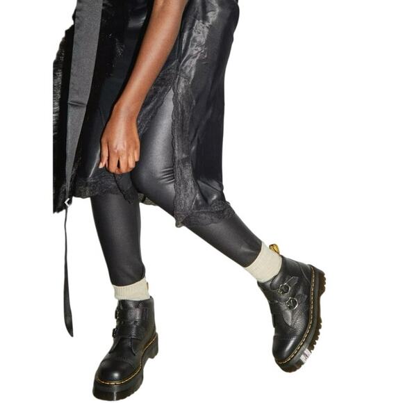 Dr. Martens DEVON FLOWER BUCKLE LEATHER PLATFORM BOOTS NWOT - Picture 3 of 9